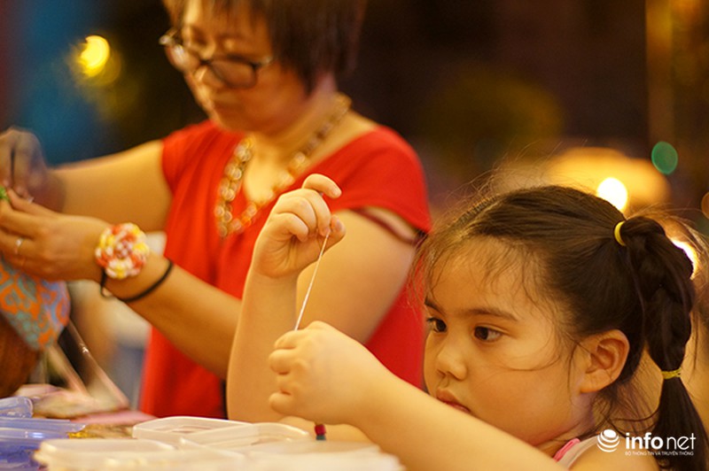 Đồ chơi Trung thu các nước châu Á giữa lòng Hà Nội - ảnh 1