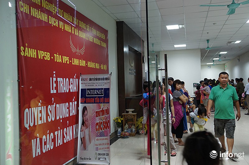 Cảnh người dân ôm con nhỏ bỏ chạy sau báo cháy giả - ảnh 1