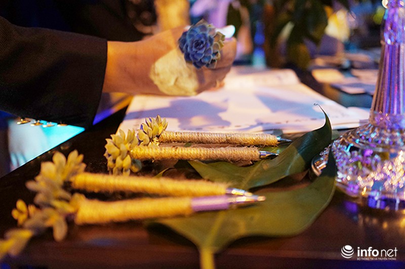 Bữa tiệc ánh sáng trong đám cưới ngoài trời độc đáo tại Hà Nội - ảnh 6