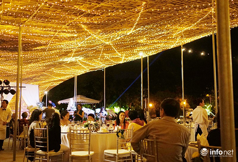 Bữa tiệc ánh sáng trong đám cưới ngoài trời độc đáo tại Hà Nội - ảnh 10