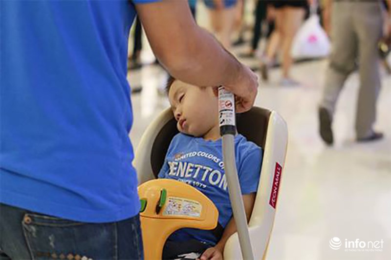 Vật vã chen chân đi Aeon Mall ngày cuối tuần - ảnh 10