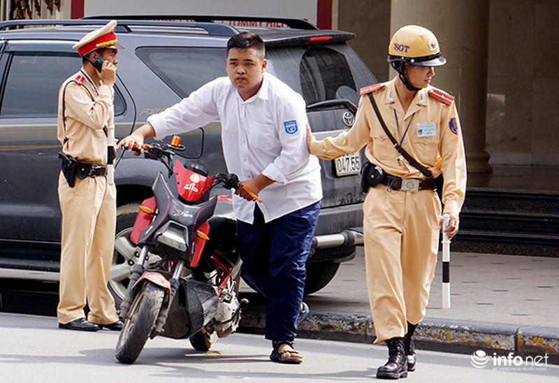 CSGT ra quân xử lý nghiêm học sinh