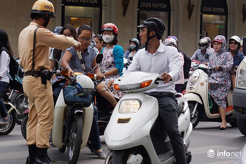 CSGT ra quân xử lý nghiêm học sinh