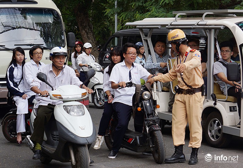 CSGT ra quân xử lý nghiêm học sinh