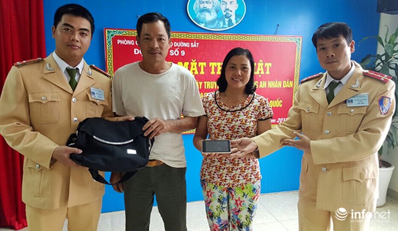 Tìm lại được túi xách bị rơi ngay trong đêm tối - ảnh 1