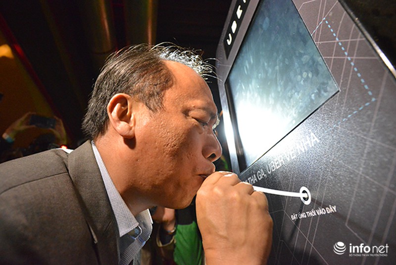 Lần đầu tiên Việt Nam có máy đo nồng độ cồn tại các quán bia, rượu - ảnh 1