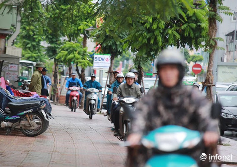 Cuối tuần, giao thông Hà Nội vẫn xảy ra cảnh ùn tắc kéo dài - ảnh 6