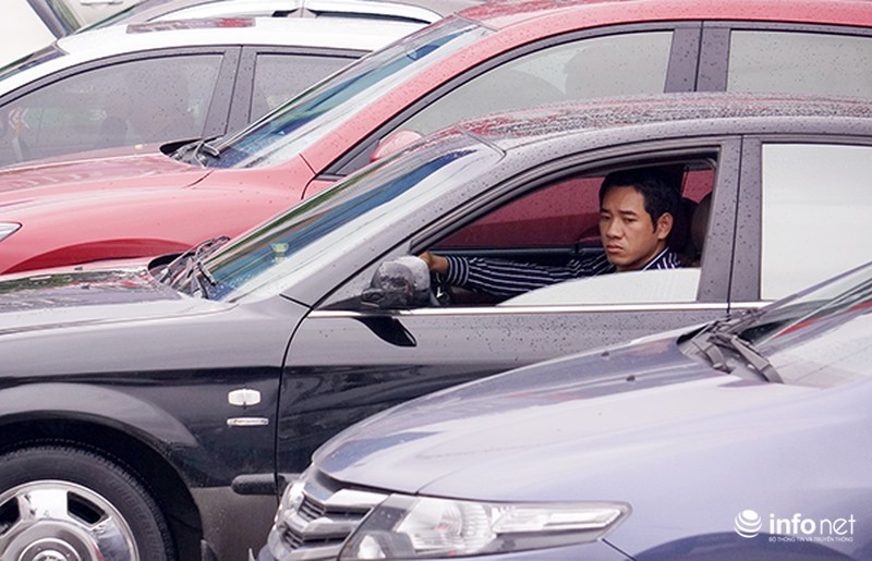 Cuối tuần, giao thông Hà Nội vẫn xảy ra cảnh ùn tắc kéo dài - ảnh 8