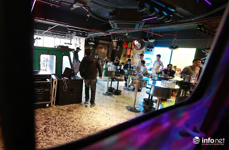 Vào Bar Ô tô vừa khai trương