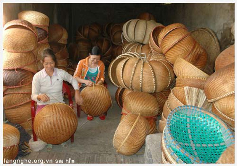 Nghề đan lát - nghề truyền thống giúp người La Pán Tẩn nâng cao đời sống - ảnh 1