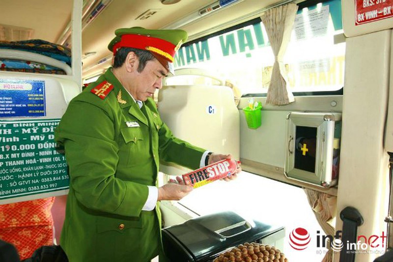 Cảnh sát PCCC tư vấn cách chọn bình cứu hoả và vị trí đặt trong xe - ảnh 1