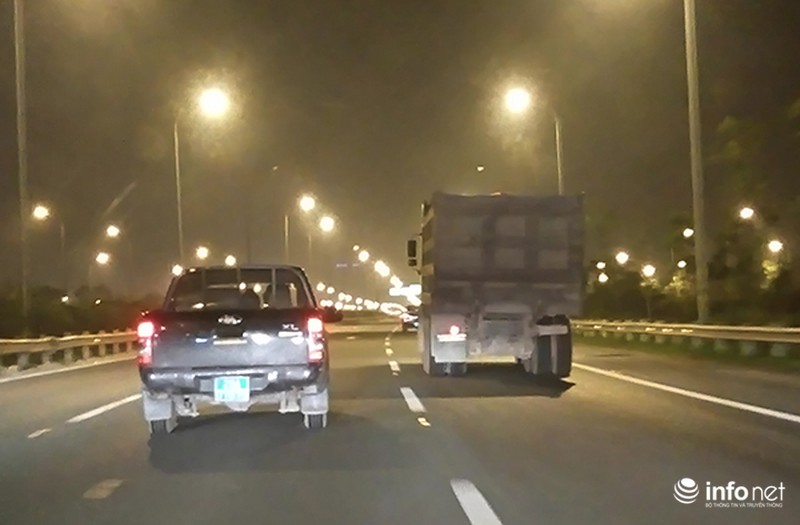 Tạm giữ đoàn xe