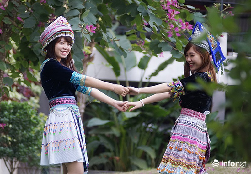 Những cô gái Mông đẹp như hoa