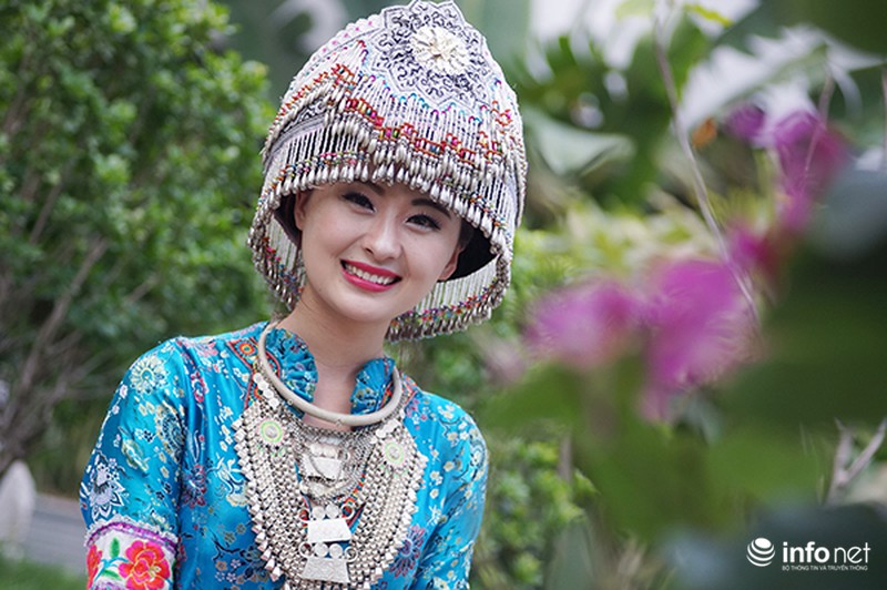 Những cô gái Mông đẹp như hoa