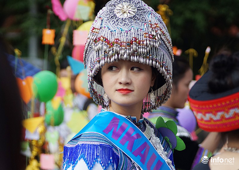 Những cô gái Mông đẹp như hoa