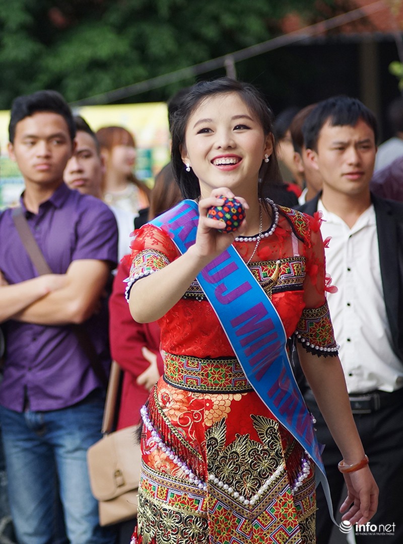 Những cô gái Mông đẹp như hoa