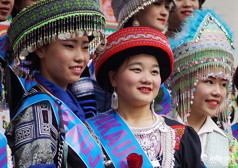 Những cô gái Mông đẹp như hoa