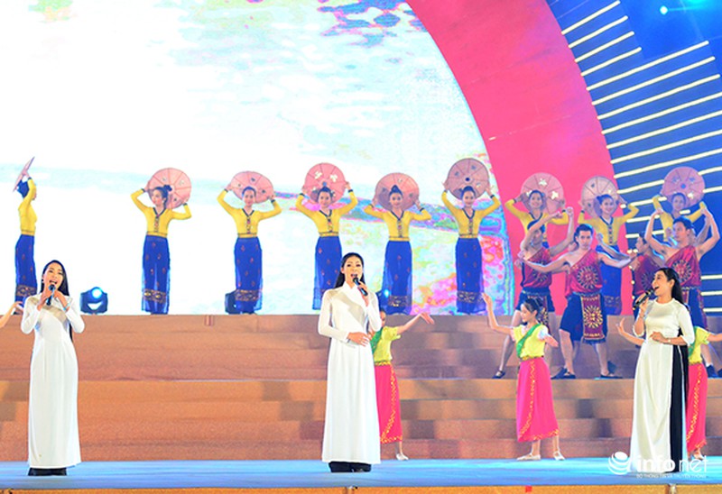 TBT Nguyễn Phú Trọng khai mạc dạ hội chào mừng thành công ĐH Đảng lần thứ XII - ảnh 7