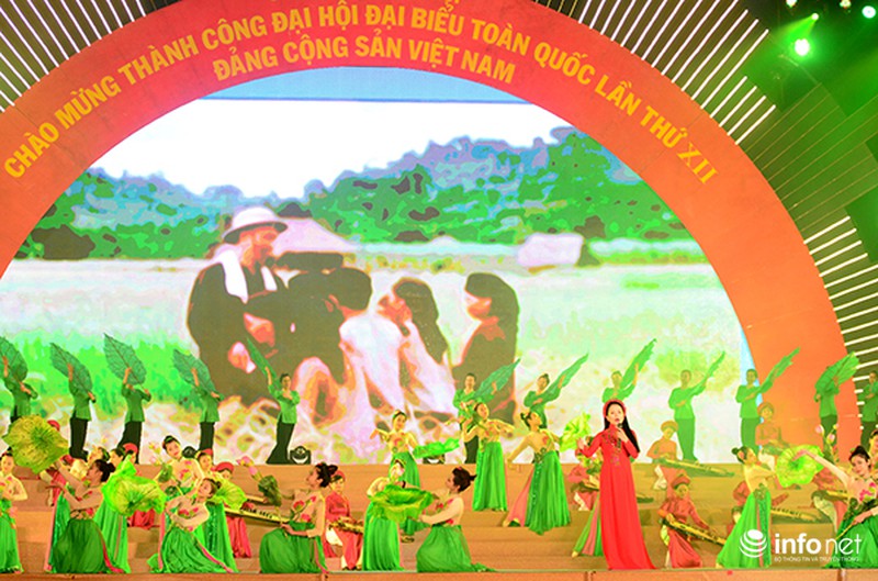 TBT Nguyễn Phú Trọng khai mạc dạ hội chào mừng thành công ĐH Đảng lần thứ XII - ảnh 3