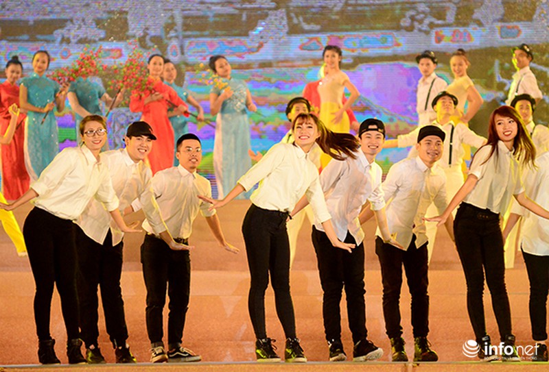 TBT Nguyễn Phú Trọng khai mạc dạ hội chào mừng thành công ĐH Đảng lần thứ XII - ảnh 9