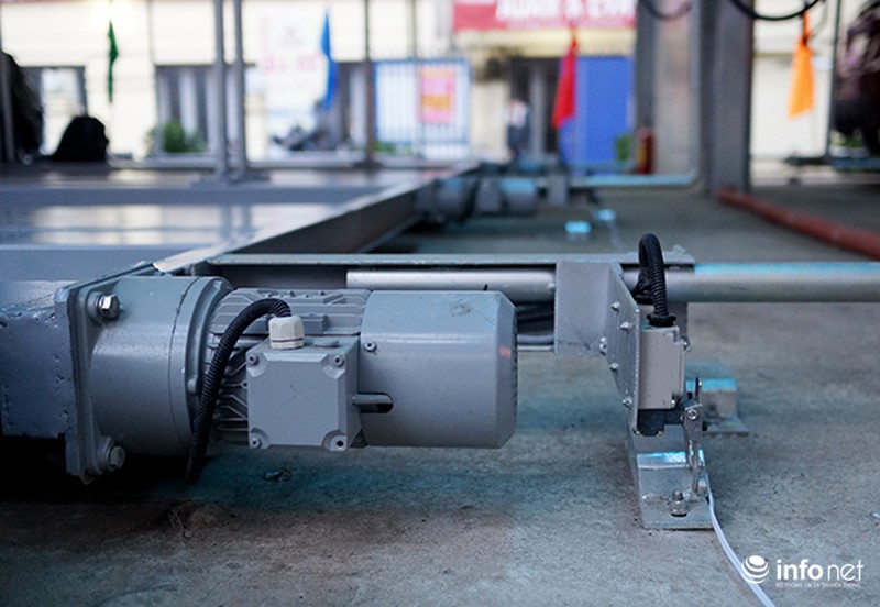 Bên trong nhà đỗ xe giàn thép có cảm biến thông minh tại Hà Nội - ảnh 6