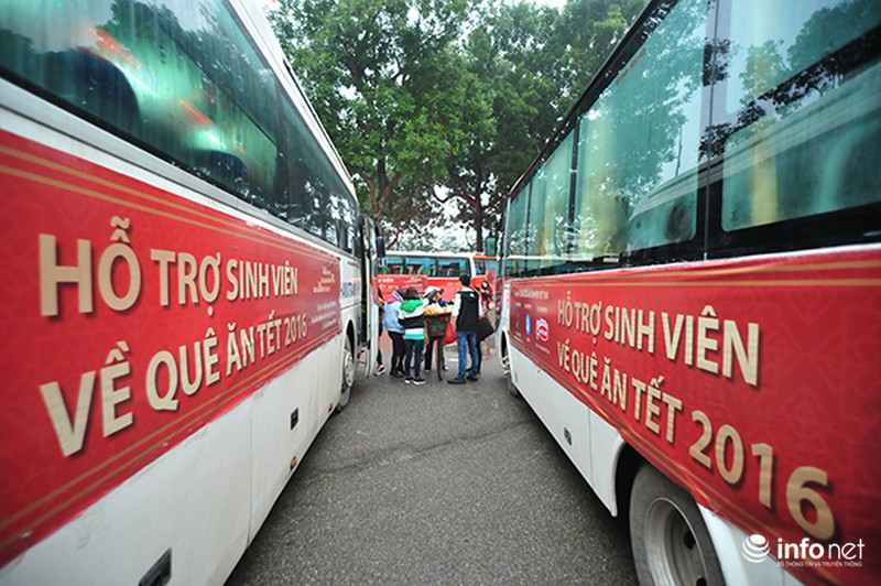 Hình ảnh 2.500 sinh viên đi xe miễn phí về quê ăn Tết - ảnh 1