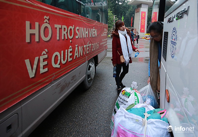 Hình ảnh 2.500 sinh viên đi xe miễn phí về quê ăn Tết - ảnh 7