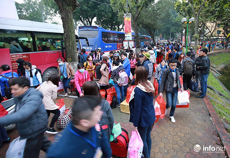 Hình ảnh 2.500 sinh viên đi xe miễn phí về quê ăn Tết - ảnh 11