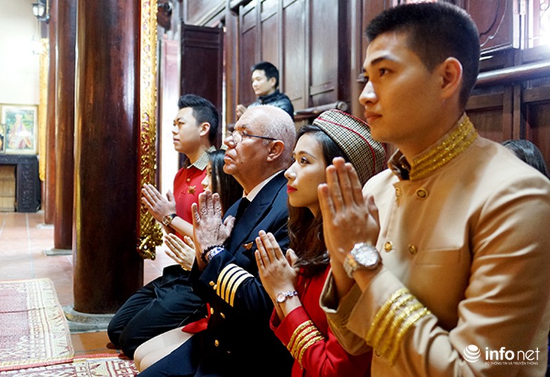 Cơ trưởng Vietjet phóng sinh chim, cá tiễn ông Táo về trời - ảnh 1