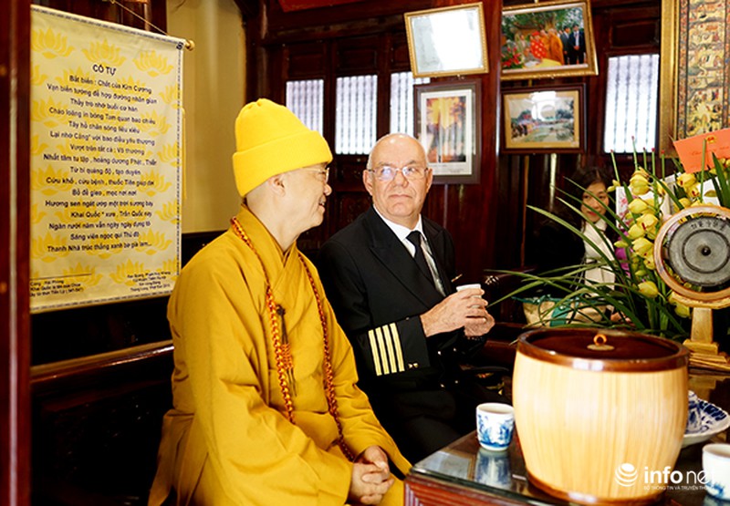 Cơ trưởng Vietjet phóng sinh chim, cá tiễn ông Táo về trời - ảnh 6