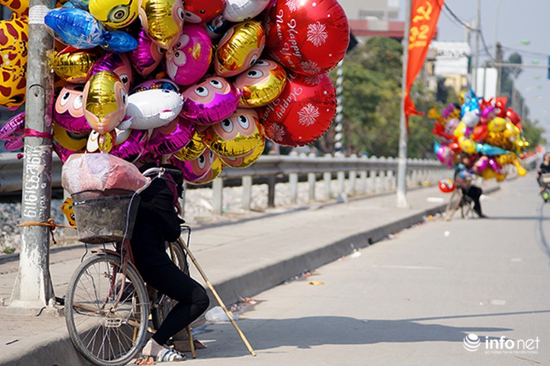 Ngày cuối năm rực nắng ở Hà Nội - ảnh 1