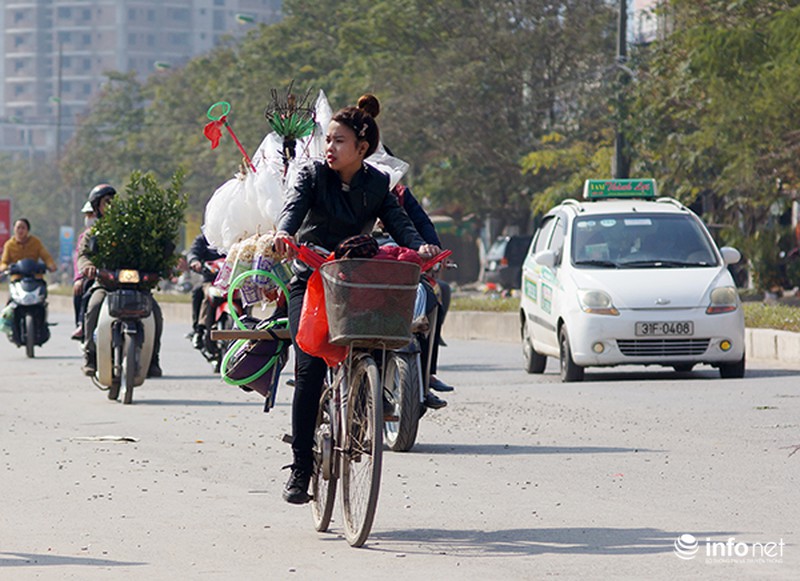 Ngày cuối năm rực nắng ở Hà Nội - ảnh 10