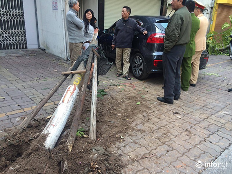 Hà Nội: Xe điên mất lái giữa phố, 2 phụ nữ bị thương nặng - ảnh 3
