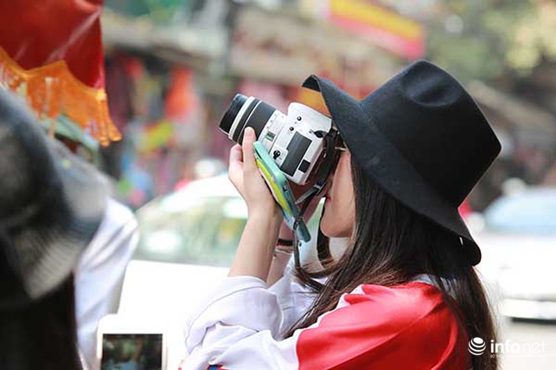 Hà Nội đẹp nao lòng trong dịp Lễ Tình yêu - ảnh 9