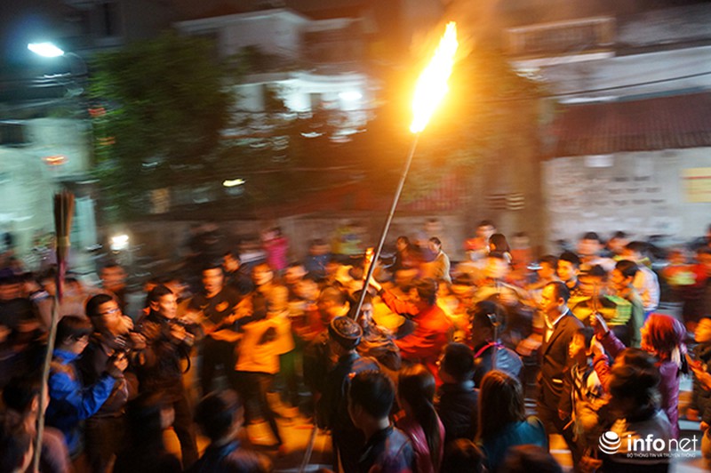 Hà Nội: Lạ lùng nơi cả làng đi xin lửa đầu năm - ảnh 3