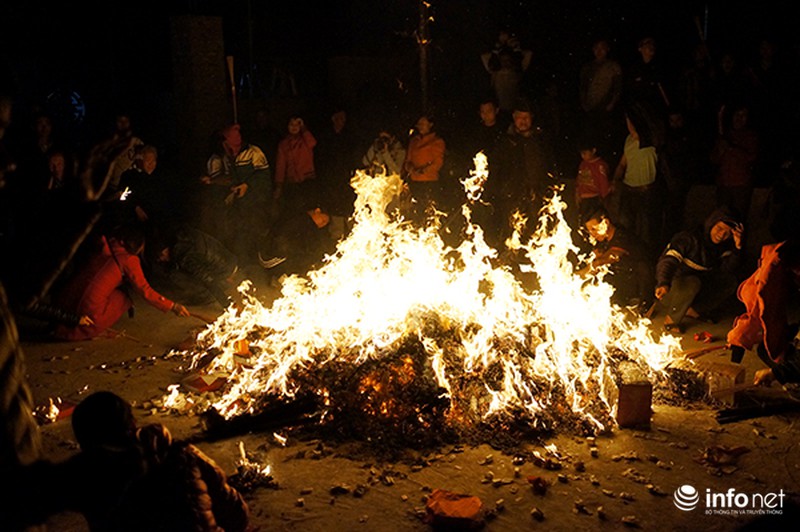 Hà Nội: Lạ lùng nơi cả làng đi xin lửa đầu năm - ảnh 4