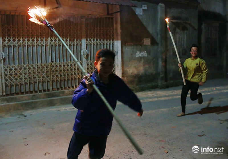 Hà Nội: Lạ lùng nơi cả làng đi xin lửa đầu năm - ảnh 7