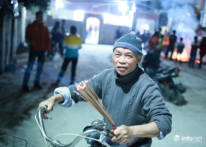 Hà Nội: Lạ lùng nơi cả làng đi xin lửa đầu năm - ảnh 9