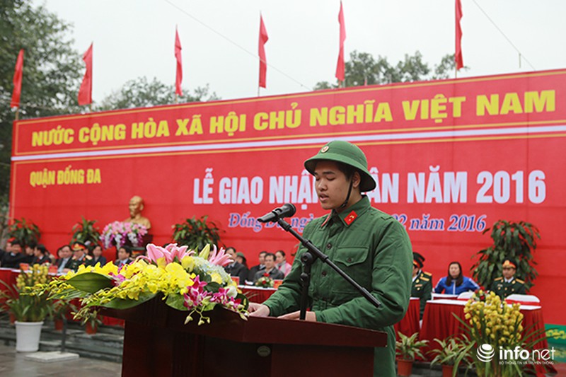 Hơn 2.000 thanh niên Thủ đô viết đơn tình nguyện nhập ngũ - ảnh 4