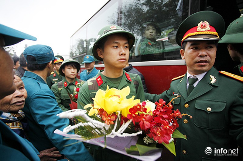 Hơn 2.000 thanh niên Thủ đô viết đơn tình nguyện nhập ngũ - ảnh 6