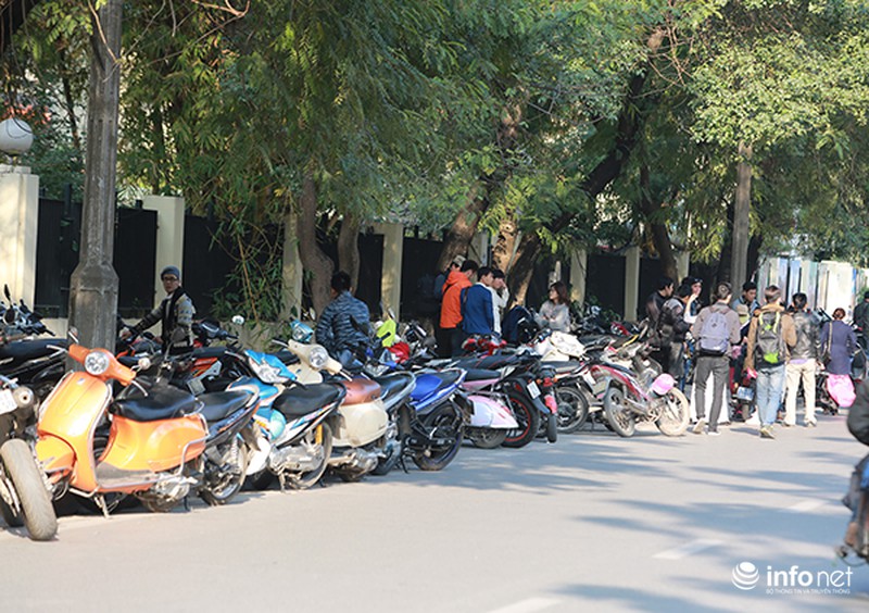 Hàng trăm bạn trẻ