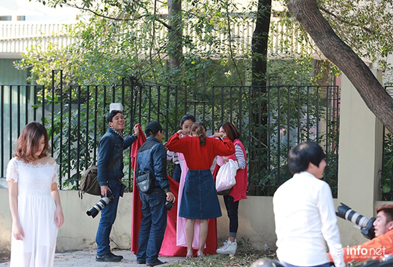 Hàng trăm bạn trẻ