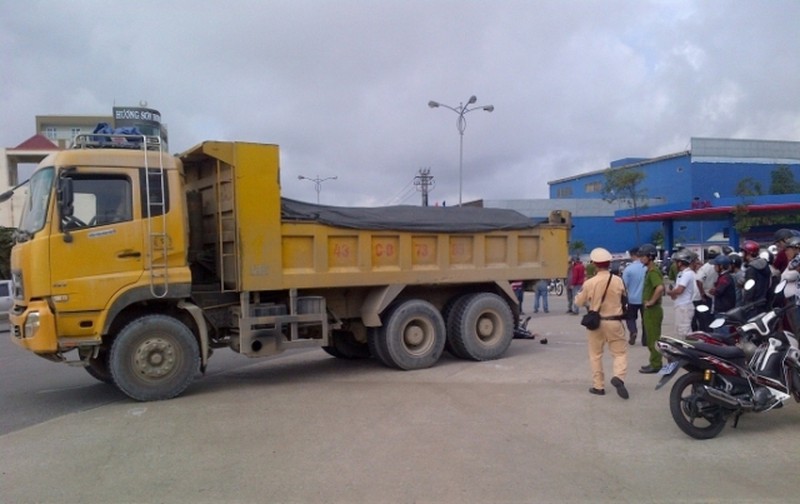 Xác minh lái xe cố tình đâm chết người sau khi gây tai nạn - ảnh 1