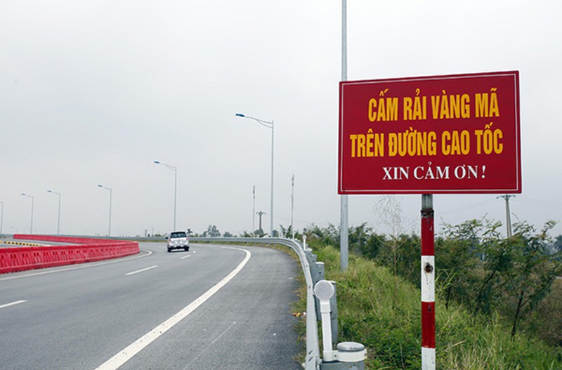 Tuyên truyền tăng ni, phật tử không rải vàng mã trên cao tốc - ảnh 1