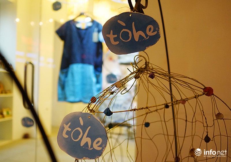 Nhiều nơi thắp đèn xanh lơ vì trẻ em tự kỷ - ảnh 3