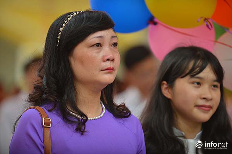 Xúc động trong giờ phút chia tay của học sinh Chu Văn An - ảnh 5