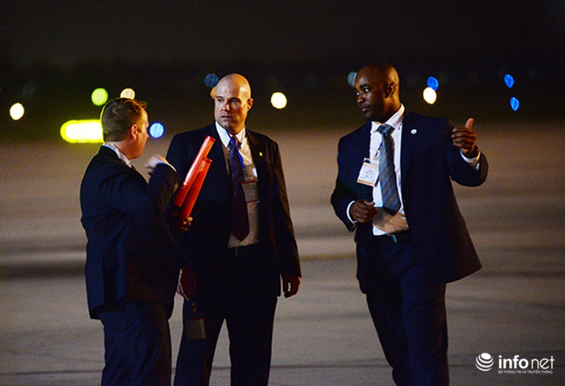 Cận cảnh các mật vụ bảo vệ Tổng thống Obama tại Việt Nam - ảnh 2