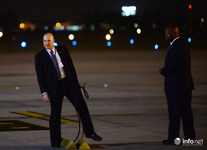 Cận cảnh các mật vụ bảo vệ Tổng thống Obama tại Việt Nam - ảnh 5