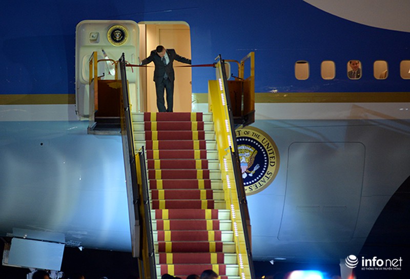 Cận cảnh các mật vụ bảo vệ Tổng thống Obama tại Việt Nam - ảnh 6