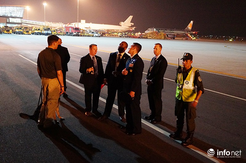 Cận cảnh các mật vụ bảo vệ Tổng thống Obama tại Việt Nam - ảnh 4
